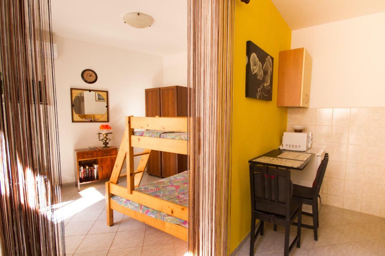 Apartman Punta Vilma Apartment พูลา ภายนอก รูปภาพ